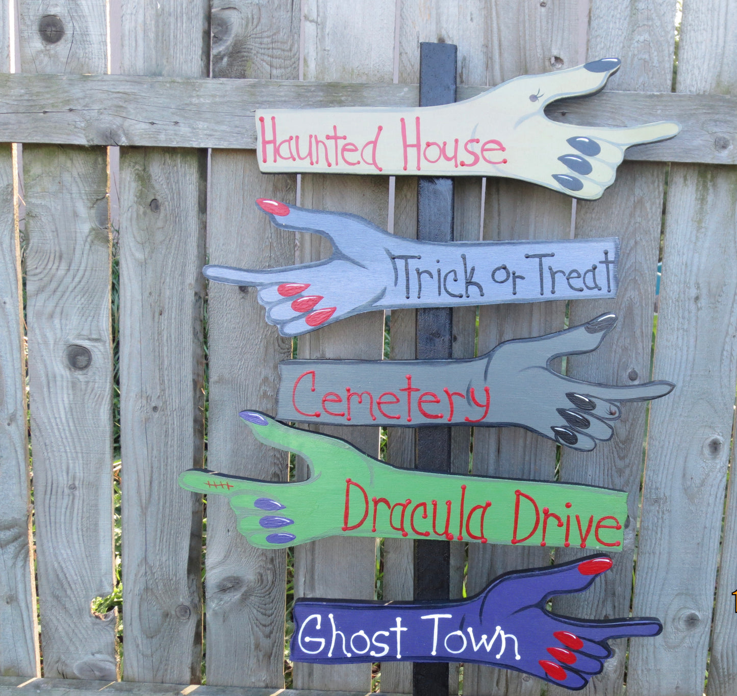 HALLOWEEN DIRECTIONAL HAND WOOD OUTDOOR YARD ART SIGN, HALLOWEEN DECORATION, HAUNTED HOUSE, TRICK OR TREAT