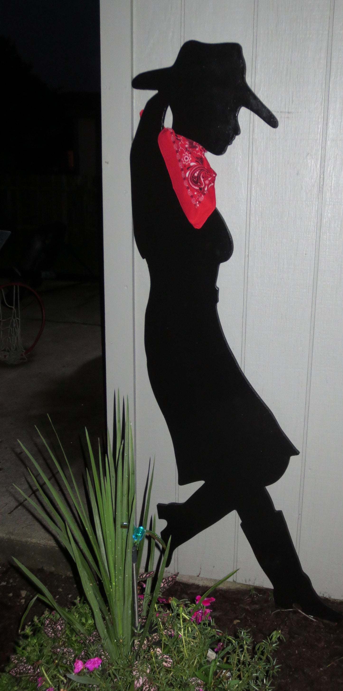 LEANING COWGIRL SILHOUETTE/SHADOW WOOD OUTDOOR YARD & LAWN SIGN, YARD ART