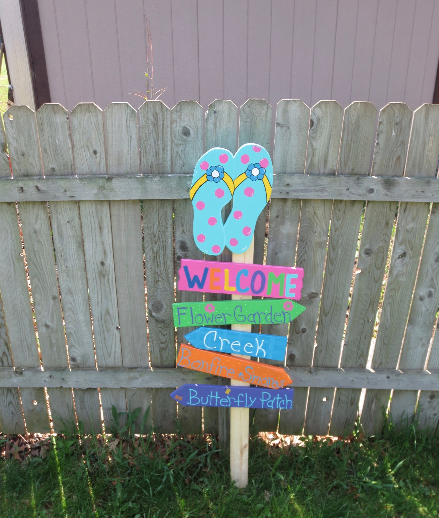 FLIP FLOP WELCOME DIRECTION SIGN, WOOD OUTDOOR YARD ART