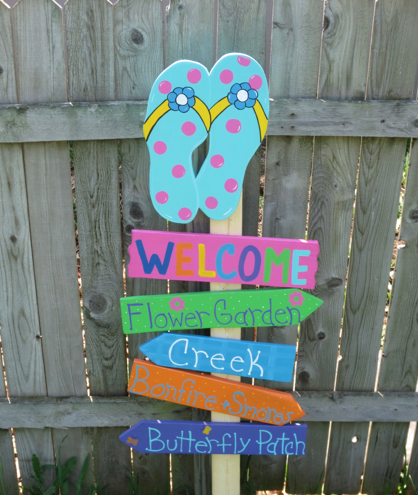 FLIP FLOP WELCOME DIRECTION SIGN, WOOD OUTDOOR YARD ART