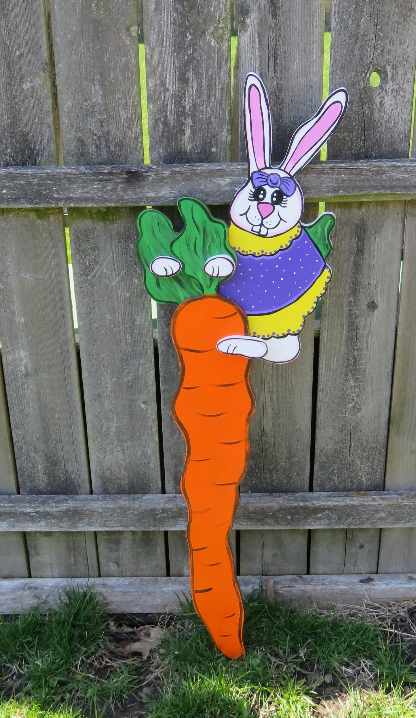 EASTER BUNNY SITTING ON CARROT WOOD OUTDOOR YARD ART SIGN